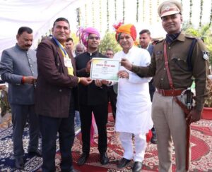 उत्क्रष्ट कार्य करने वाले फौजी सरपंच गणतंत्र दिवस के मुख्य समारोह मे किये गये सम्मानित