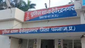 नगर परिषद अध्यक्ष देवेन्द्रनगर के पति सहित एक दर्जन जुआरी गिरफ्तार