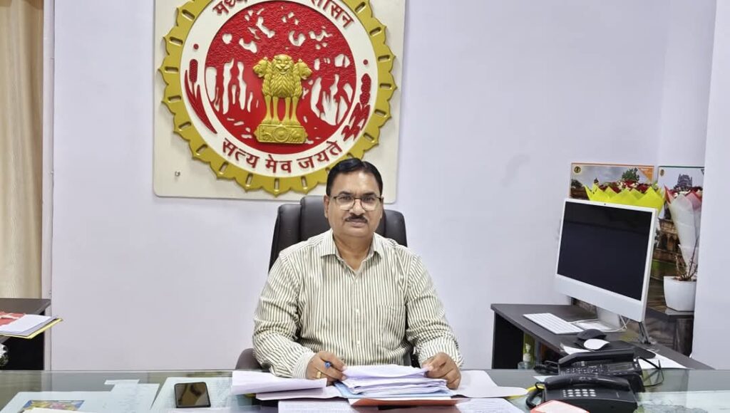 बैठक में अपर संचालक उच्च शिक्षा विभाग, संयुक्त आयुक्त विकास, संयुक्त संचालक शिक्षा, सहायक आयुक्त आदिवासी विकास एवं अन्य विभागीय अधिकारी उपस्थित रहे।