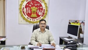 कमिश्नर ने सी.एम. राइज स्कूल बक्स्वाहा के प्राचार्य राजेन्द्र ताम्रकार को किया निलंबित ।