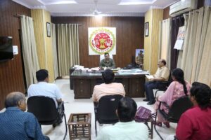 विद्यार्थियों को छात्रवृत्ति का वितरण समय पर कराएँ- कमिश्नर