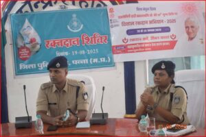 स्वतंत्रता दिवस के उपलक्ष्य में विश्व बंधुत्व दिवस के दिन पुलिस अधीक्षक सहित अधिकारी/कर्मचारियों ने किया स्वैच्छिक रक्तदान, दिया भाईचारे का संदेश।