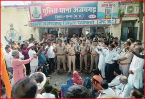 अजयगढ़ थाना क्षेत्र में हुए दोहरे हत्याकांड को लेकर कांग्रेस पार्टी ने तहसील मुख्यालय में थाने का किया घेराव , सौपा ज्ञापन , की आरोपियों की जल्द गिरफ्तारी की मांग , पीड़ित परिवार को न्याय दिलाने की मांग- अनीश खान
